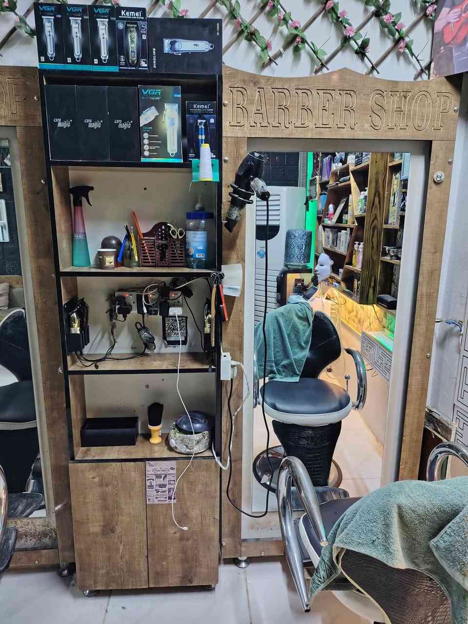 السلام عليكم
مرايات للبيع العدد(3)معا الرفوف العدد(2)
جدد كلش العنوان ديالى بعقوبة شارع البحيرة
السعر كلهن ب300الف للتواصل خاص 
وهاذ رقمي ***********
