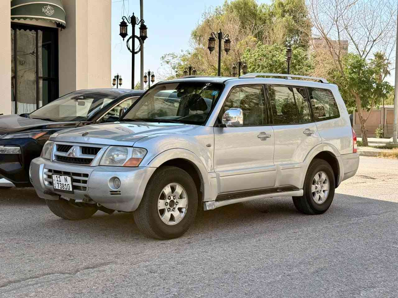 باجيرو 2006 خليجي السعر 84 وبيها مجال الاستفسار *********** مكفوله كفاله عامه ضربه وصبغ وتبديل شرط السونار مواصفات 7 راكب 3 قطع تبريد فور ويل محرك V6 المرغوب محرك وكير كفاله تبريد ثلج تخم تاير جديد حداديه جديده السياره جاهزه من اي نقص رقم بغداد الدولي بسمي سنويه جديده تحويل ثاني يوم (مكاني كربلاء )
