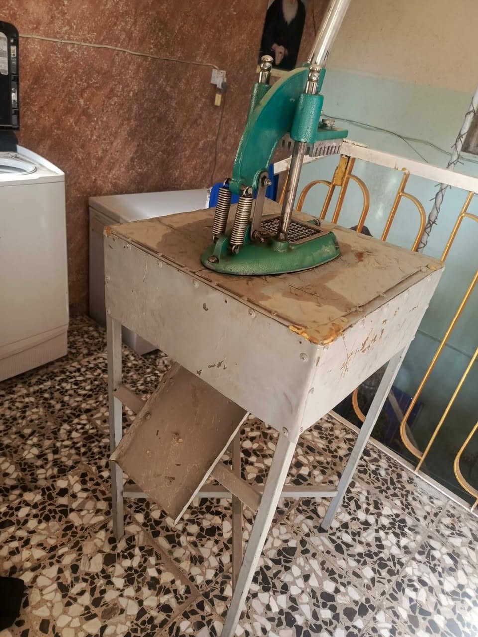 اخوان للبيع قاطعة فنكر جديدة ومفصل وياهة ميزهة
سعرهة 130وبيهة مجال للتواصل على الرقم 
***********
