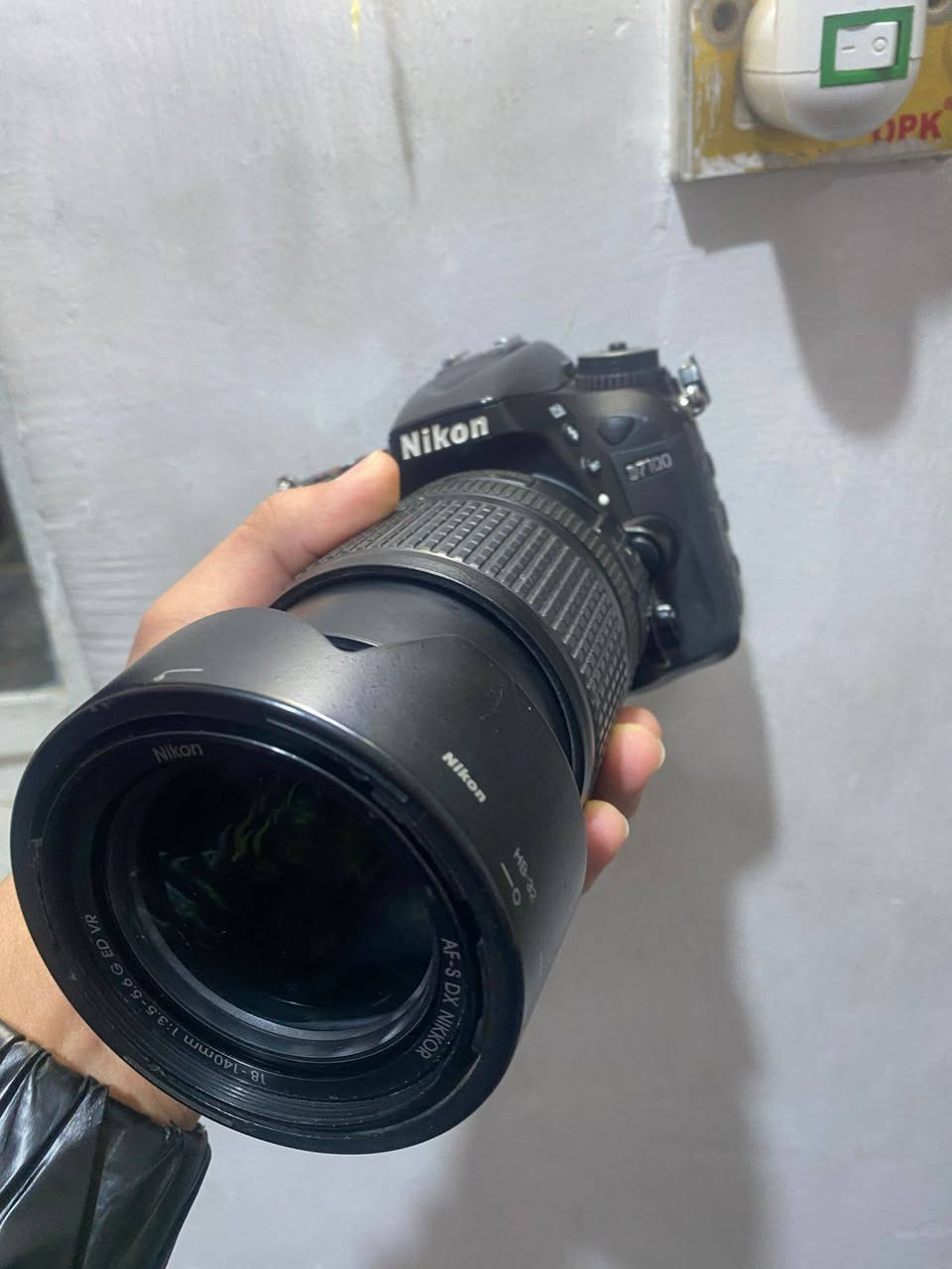 كامرة نيكون 7100D للبيع نظافه 100/100 مع عدسة نيكون 18-70 VR ونظافة فول تجي تفحص بعينك وشوف 
السعر خاص 📸🖤 (***********)
