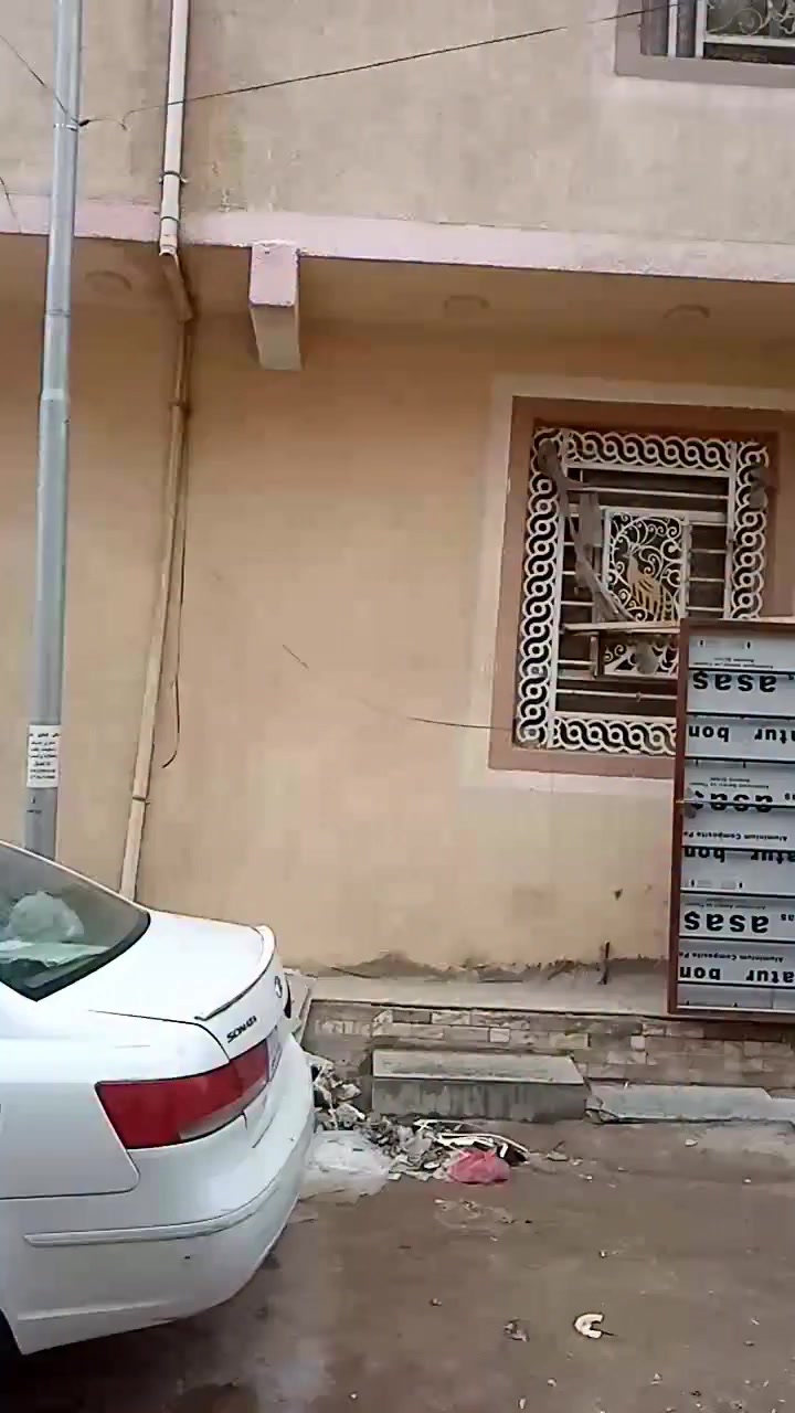 للإيجار شقة أرضية مساحة 90 متر  في كربلاء حي الإمام علي عليه السلام تحتوي على إستقبال ومطبخ وغرفة نوم  وحمام وتواليت قرب السوق الشقة نظيفة جداً بيها سبلت ومراوح ومفرغة وماطور ماء وخزان وسخان للإستفسار الإتصال على ***********
***********
ماسنجر موجود واتساب موجود راسل أو أتصل وتدلل  ..
