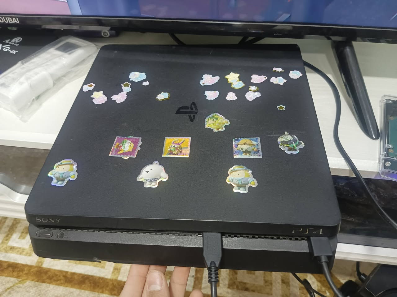 السلام عليكم
بلي4سلم مصلح فقط عدسه مابي اي مشكله 400كيكا +هارد ذاكره 1تيرا
ودركسونV9الجيل الاول استعمال يومين فقط 

+2جوستك 
5اقراص جي تي اي +فيفا 23و21 وماينكرافت+وذا كرو 
ويو بي اس 900فولت
مكاني نجف الاشرف مجمع الاميرات 2
رقمي واتس ***********
