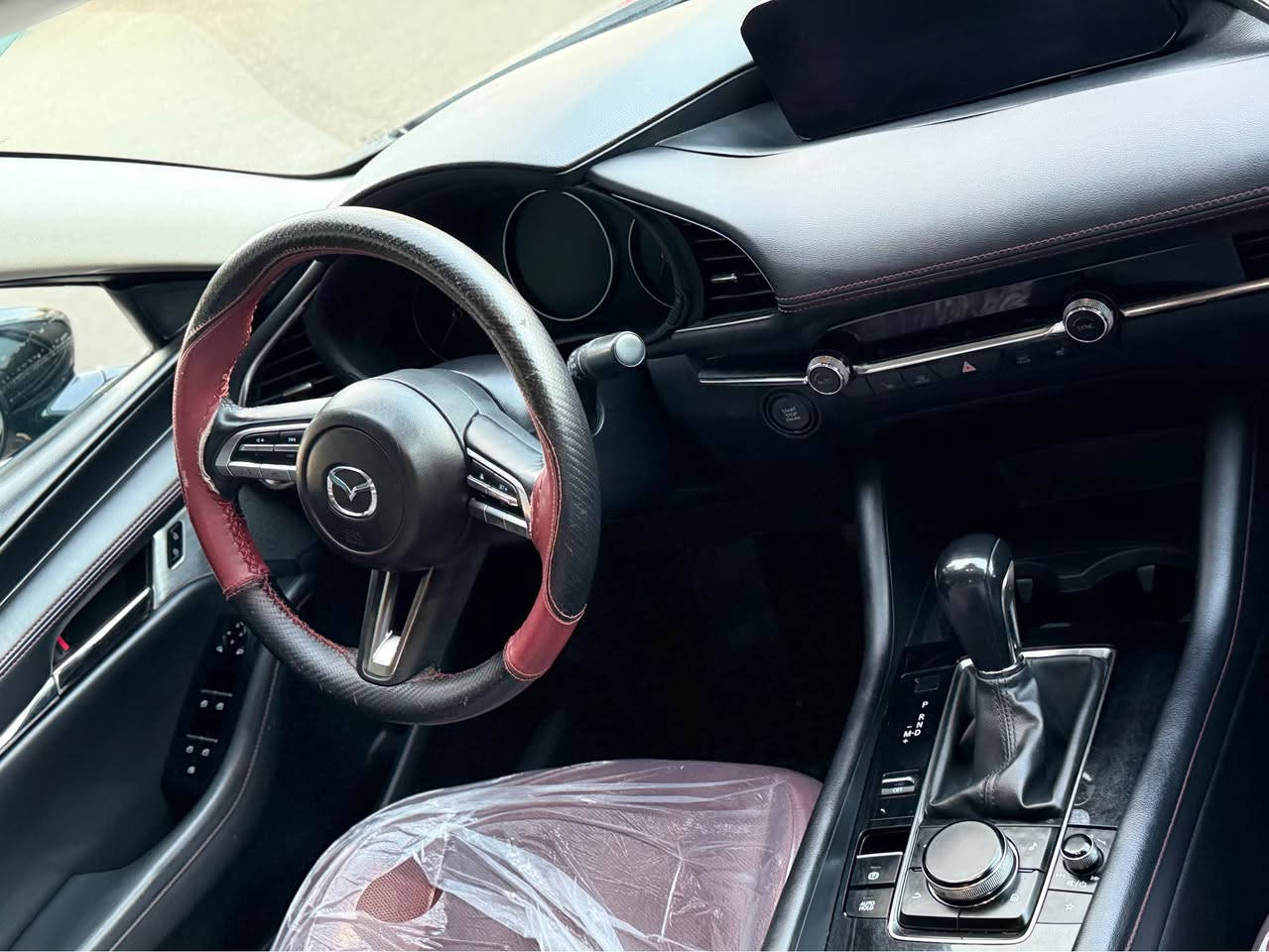 mazda 3  2022
مەکینە ۲.٥ بێ تۆربۆ بێ دەبڵ ئەکسل مەر غوب
کامل گیانی بەشەرت دوپەڵەو پارچەیە بۆیاخە بە بی ناو گرتن
ئێرباگ کامل شەریکەیە
پێشی هیچی پێوەنییە
سەیارەکە ٦۸ هەزار رۆشتوە
سلاید و تەبرید دوزۆن کوشن جلد و کوشن هیتەر
ئاوینە ئەجوڵێ لەکاتی بەگ
تایەی تازەو سەناوی تازە گێڕو مەکینەی نەکراوەتەوەو 
ڕادارو خەتی جادەو ڕاداری ئاوێنە
کامل گیانی بەشەرت
***********
***********
 سیعر ۱۳۸$ مەجالێکی زۆر زۆر کەم السليمانية, العراق
