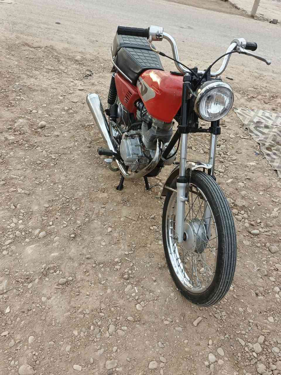 سلام عليكم نامه  ايراني بدون شاصي ومكينه اصليات البيع 
نضيفه ومكفوله السعر ٤٧٥ وبيه مجال الشرايه 
العنوان عماره حي القصور 
الرقم ***********
