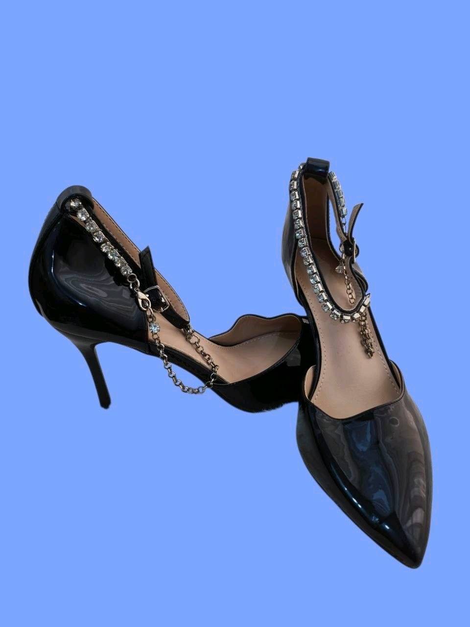 احذية نسائية بلاش فقط سعر القطعة ٥٠٠٠ اقل طلبية ٣ قطع وتوصيل جميع الحافظات ٥٠٠٠
للحجز والاستفسار راسلونا على رقم ***********