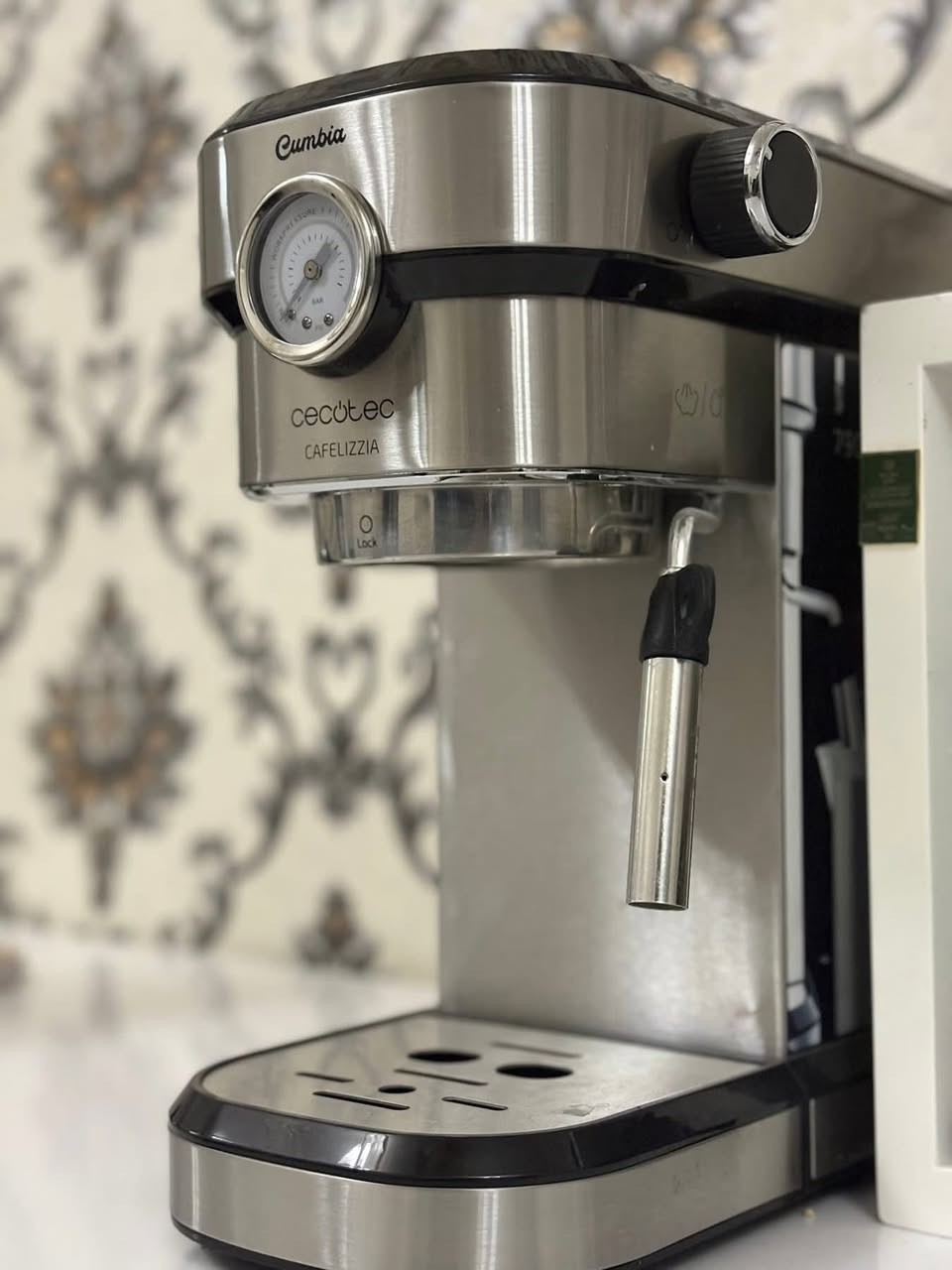 مكينة اسبريسو اخت الجديدة انت تجي تاخذها وياها كارتونتها وملحقاتها السعر 75
الرقم ***********
ڪربلاء حي الاسرة
