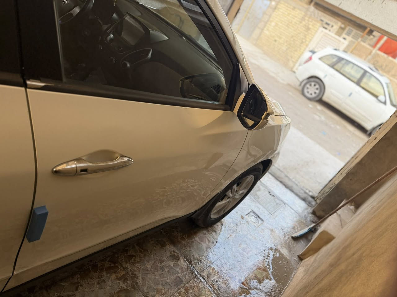 السلام عليكم للبيع توسان موديل 2011 وراد خليجي مكفوله من التبديل صبغ ربع بايتين جهه السايق فقط الباقي مكفول كير ومكينه خير من الله السياره نص فول سنويه لغاية 2028 تخم تاير جديد وسونار مرفوك بل منشور السعر 130 وبيها مجال شي بسيط استفسار اتصل على الرقم ***********
