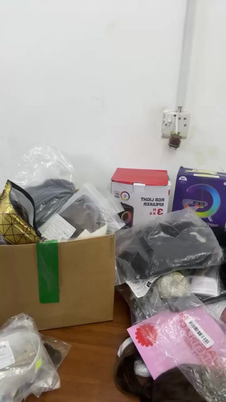 شلعة باروكات ٤٠ قطعه مشكل لحد يسالني طبيعي لو الياف ماعرف بيهن امانه لذلك صورتهن كلهن الكم كلهن ب ٧٥ الف


**إذا كنت صاحب هذا الإعلان وتريد حذفه لأي سبب، رجاءا أرسل رسالة إلى الدعم الفني**