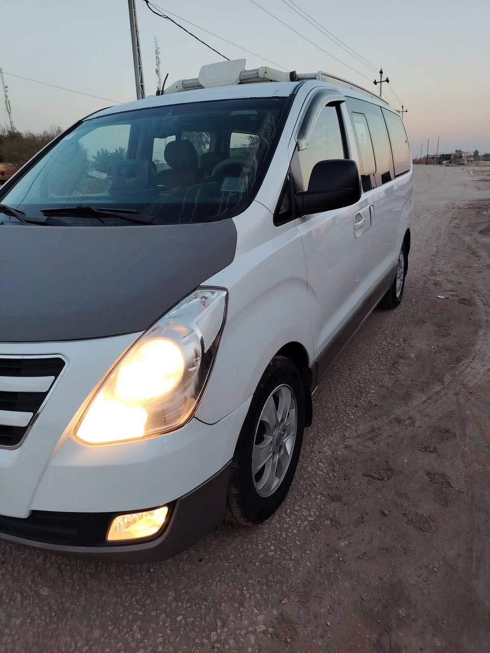 السلام عليكم ستاركس للبيع موديل 2015 كفاله عامه مفتوح محور مسكر سبلاين مكينه جديده حداديه جديده تبريد شغال تخم تاير رقم واسط استفسار عن الرقم ***********
