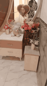 غرفه للبيع التواصل واتساب ***********
