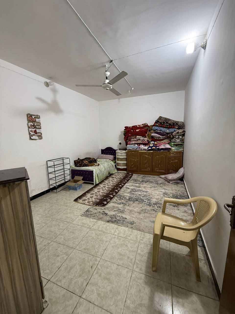 هذه البيت مكانه حي السلام بل نجف 

مساحته 150 م واجه 7ونص نزال 20

بي 4غرف نوم صب كونكريت كلش نضيف و مكانه راقي بحي السلام خلف مدارس مهدي الحكيم و مفتوح على شارع سلام غري 

للاستفسار اكثر عن هذه البيت. التواصل يتوفر وتساب 

0780 789 4484

تابع الصفحه عزيزي 📲
