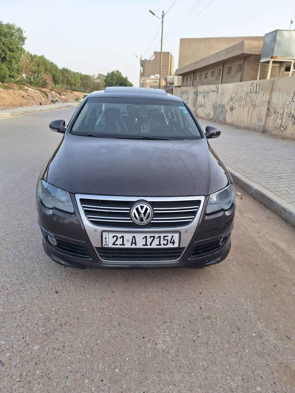فولكس واگن الماني باسات  موديل 2010
رقم سليمانيه
 تشغيل بصمة 
هاندبريك بصمة 
تدفئة + تبريد  حساس فوليوم مناخ منفصل 
كاميرا بلادي
حساسات خلفي و امامي
شاشة 
مراية شفط + هيتر + تعميم 

كشنات جلد  كهربائي + هيتر 
لايت زينون بلادي 
اوتو بارك
اوتو هولد
مثبت سرعة 
كير 6 نمره مرغوب اوتو + عادي 
كير ومحرك وتبريد وكهربائيات كلها بشرط 
ويل 18 بلادي 
باتري وتايرات كلها جدد
بيها شوي صبغ بلباب الخلفي   
السعر 85
للستفسار ***********
مكان السيارة بغداد الحريه
