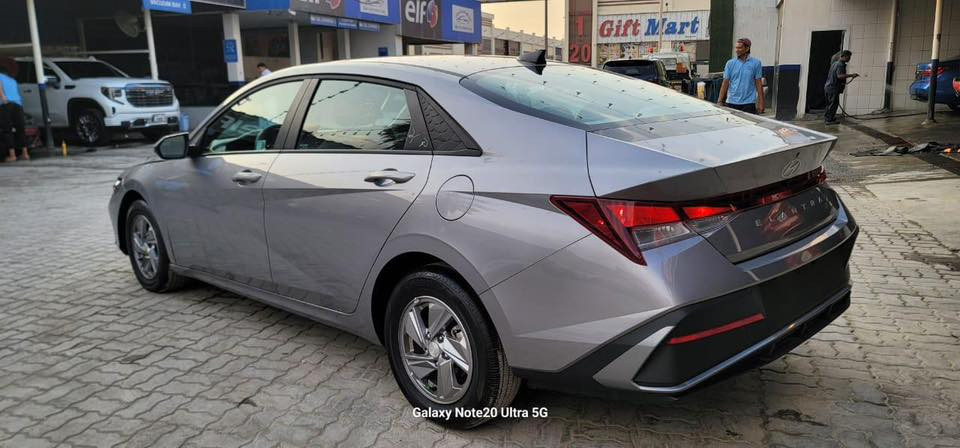 سلام عليكم
النترا وارد امريكي موديل2025 بدون رقم مكينة دوش2000 حادثها موجود بالصور ومكينة وكير كفالة عامة السعر 148$ 
وبيها مجال البجم امامي وخلفي كبس شرط 
مواصفات السيارة حساسات امامية وخلفية . رادار امامي وخلفي .وترحيب الصندوق عند الاقتراب وضعيات سياقة وتحديد مسار توقف ذاتي ليد نهاري ليد ليلي ولايت زنون واربع دسكات  ومانع انزلاق والسيارة حلوة وبعدها زيرو 
عنوان ناصريه مركز 
رقم الهاتف *********** واتساب او اتصال
