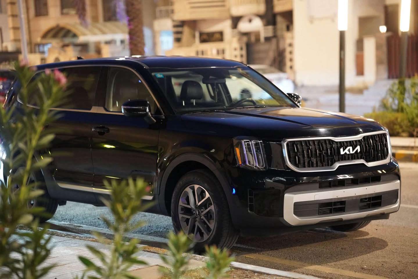 KIA TELLURIDE 2024 Lx
كيا تيلورايد 2024 LX  

وارد امريكي  رقم بغداد باسمي سنويه وهزه جديد

محرك : 6 سلندر 3800 يولد قوة 295 حصان  وعزم دوران 355 نيوتن  + كير 8 سرعات 

الضرر ✖️ : قبق جنطة مبدل نفس اللون حادث بسيط كلش  
بدون اي ايرباك 
السيارة ماشية 20 الف كيلو فقط قابل للزيادة 

مواصفات : ( شاشة - كامرة خلفية - تحديد مسار - مثبت 

سرعة - اوتو هولد - وضعيات قيادة - قيادة خاصة 

للمنحدرات - رادار امامي - رادارات جانبيه - اشارة بالمري - 

حساسات خلفية - توقف ذاتي - انظمة تحذير - مقاعد 

الخلفية تحكم كهربائي - لايتات زينون LED - ) 

وباقي المواصفات المعروفة بالفئة هاي 

السعر 275 وبيها مجال بسيط
***********
