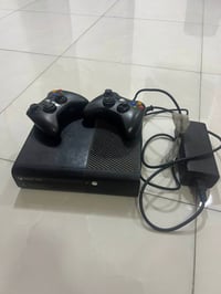 اكس بوكس360 للبيع بي تقريبا 40 لعبه نضيف وكلشي ما  سعره 120 الف وبي مج...