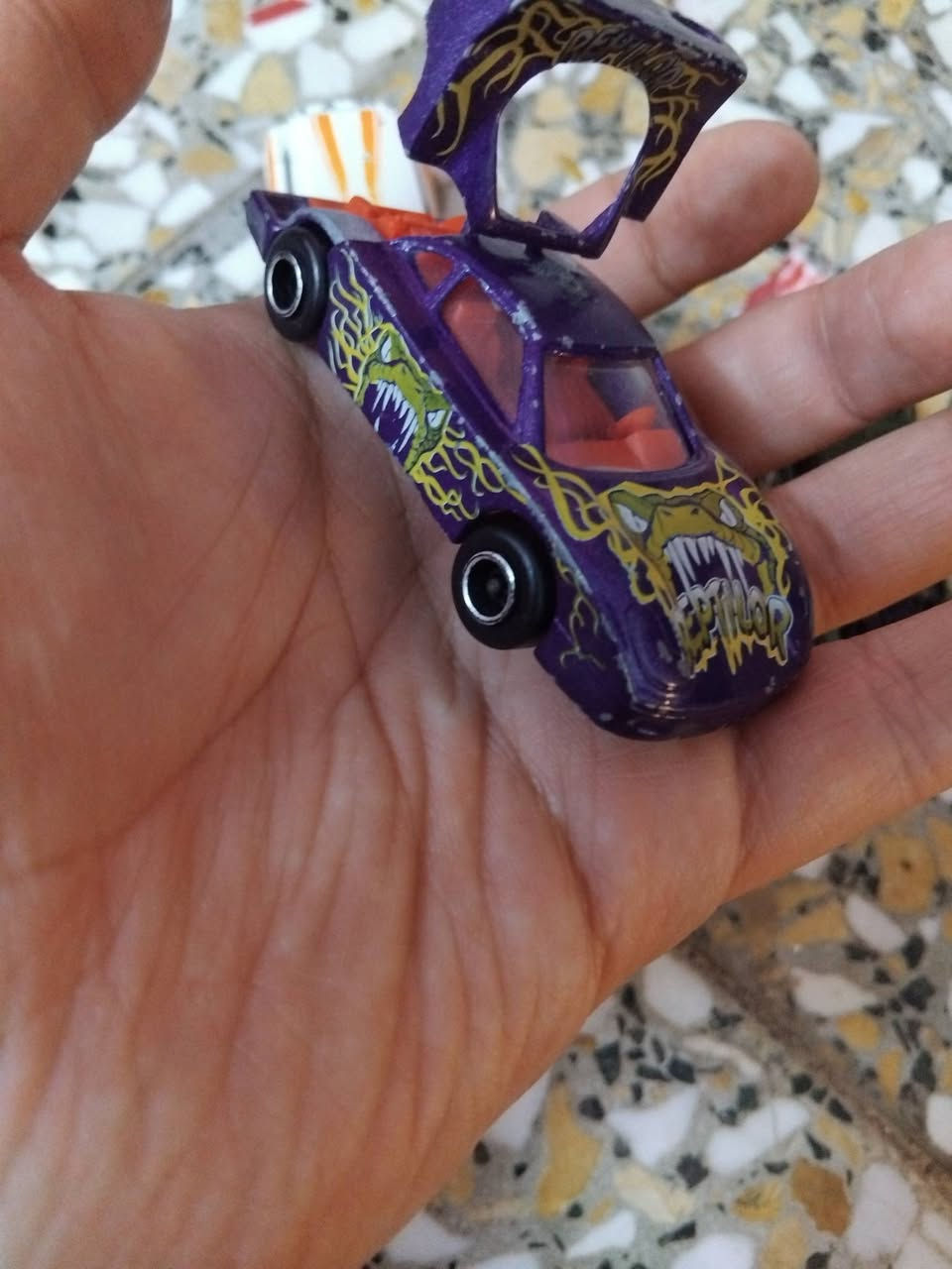 مجموعه سيارات مرتبه ماركات تلاثه ماجوريت و البقيه هوت ويلز موضحات بالصور سعر القطعه الوحده 1500 دينار سعرهن شلعه 8 الف
توصيل موجود 
تواصل خاص


**إذا كنت صاحب هذا الإعلان وتريد حذفه لأي سبب، رجاءا أرسل رسالة إلى الدعم الفني**