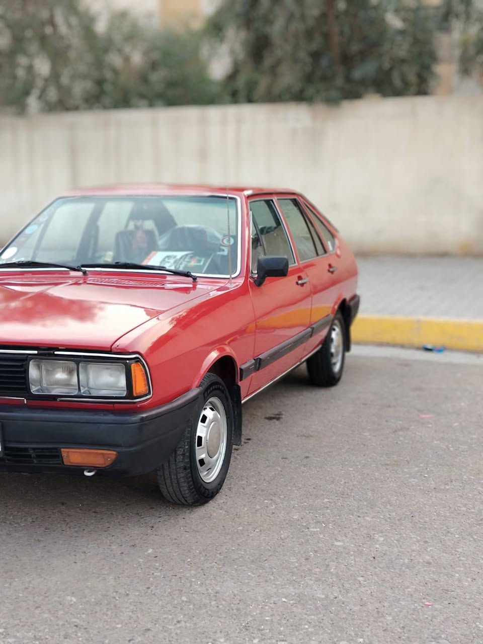للبيع انتيكا برازيلي موديل 1986
السيارة بلادية على وضع الشركة مكفولة من الضربة مكفولة من الحادث 
.
صبغ جمالية فقط 
جاهزة كير ومحرك وحدادية كهربائيات جدد مكفولات 
.
تخم تاير جديد باتري جديد 
غرفة جديده 
.
كير 5 نمر 
.
رقم بغداد انكليزي سنوية جديده هزة جديدة 
.
تحويل مباشر بأي وقت يعجبك 
.
السعر 45 وبيها مجال بسيط 
مكان السيارة كربلاء 
للاتصال ***********
.
اخوان مكلف بالنشر 
السيارة مال صديقي الله شاهد 
الشراي يتصل على الرصيد واذا ما حصلته خابرة على الواتساب 
مع تحياتي 🌹
