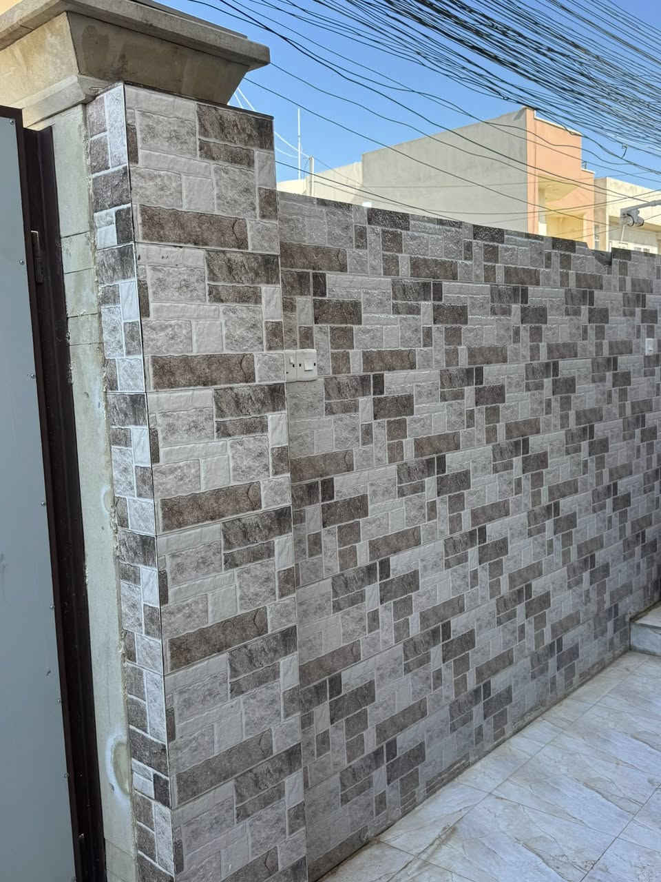 للبيع للبيع
الموقع(حي النسيم)
المساحة <180م>
الواجهة <7.5م>
الطابق الاول(مطبخ:استقبال:هول:غرفتين نوم:صحيات)
الطابق الثاني(4غرف نوم واحدة سويت :صحيات)

طبعاً المنطقة كلها مبلطة ماكو اي شي ترابي 
ماي وكهرب كلش زين 

للاستفسار خاص او 
الاتصال على الارقام التالية
☎️ ***********
***********📞
