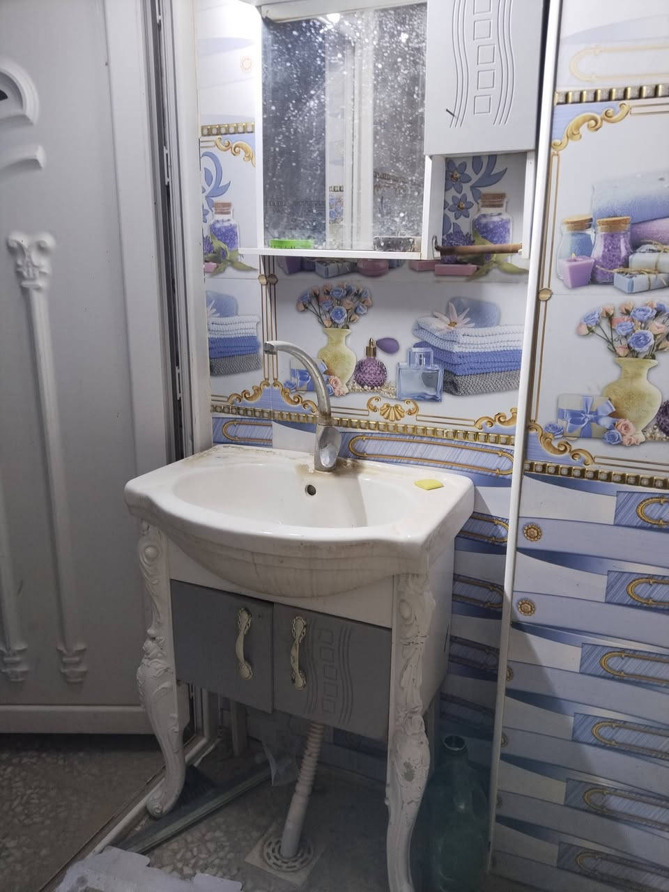 السلام عليكم البيع مغسله حلوه ونضيفه سعره 35 وغساله ملابس اطفال سعره 40 الف عنوان نجف حي نداء خلف ملعب ***********
