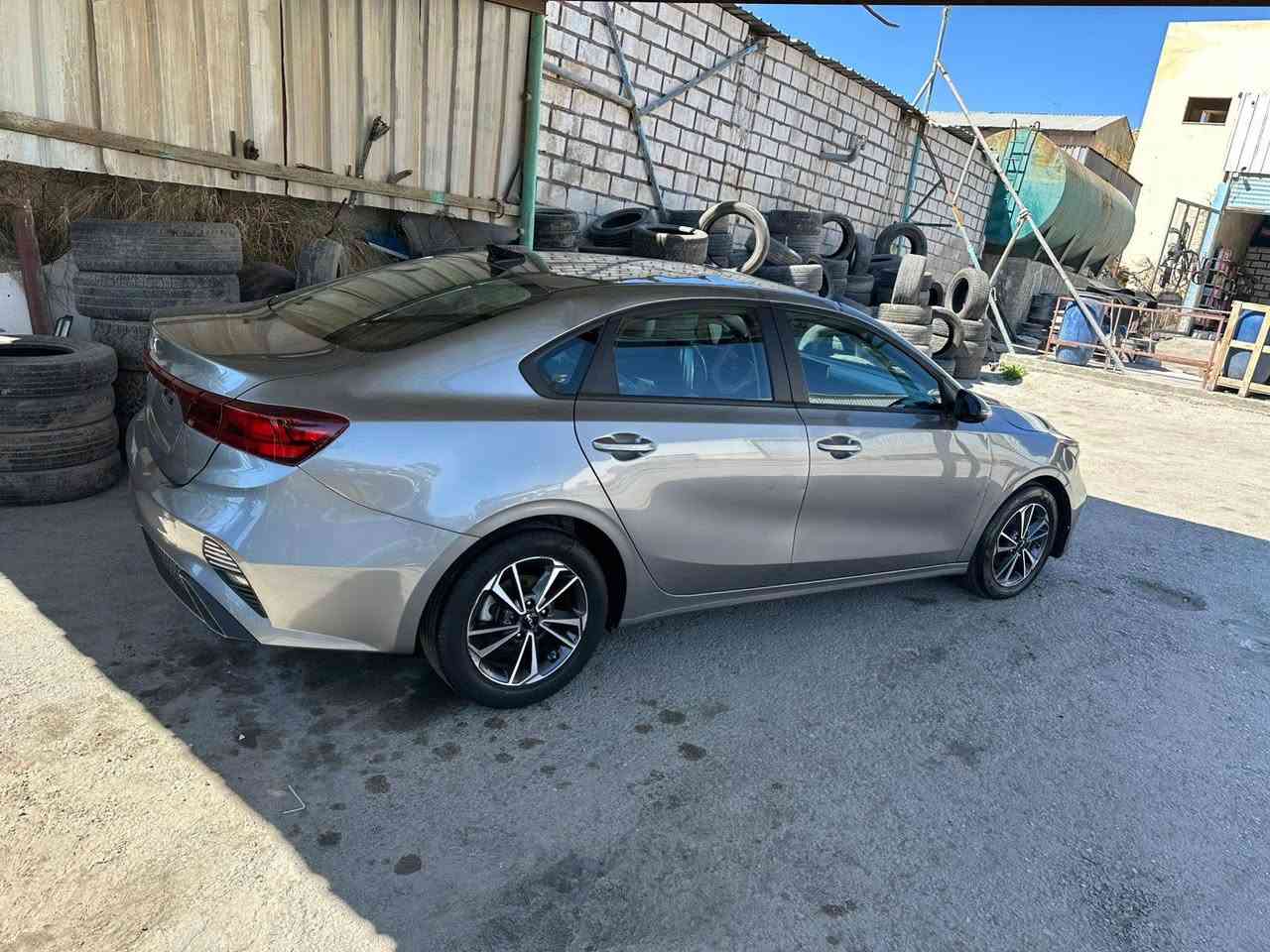 السلام عليكم 
للبيع 
كيا فورتي موديل 2024 منفيس ترقم شهداء نينوى والرقم يكلف 220 الف دينار 
ماشيه 22 الف ميل 
صور الضرر مرفق بالمنشور 
السعر 148 وبيها مجال 
وترهم مقدمه زينه والباقي اقساط شرط الكفيل 
عنوان السياره ناحيه الزاب قريه اصبيح تحتاني 
للاستفسار الاتصال على الرقم التالي 
***********
