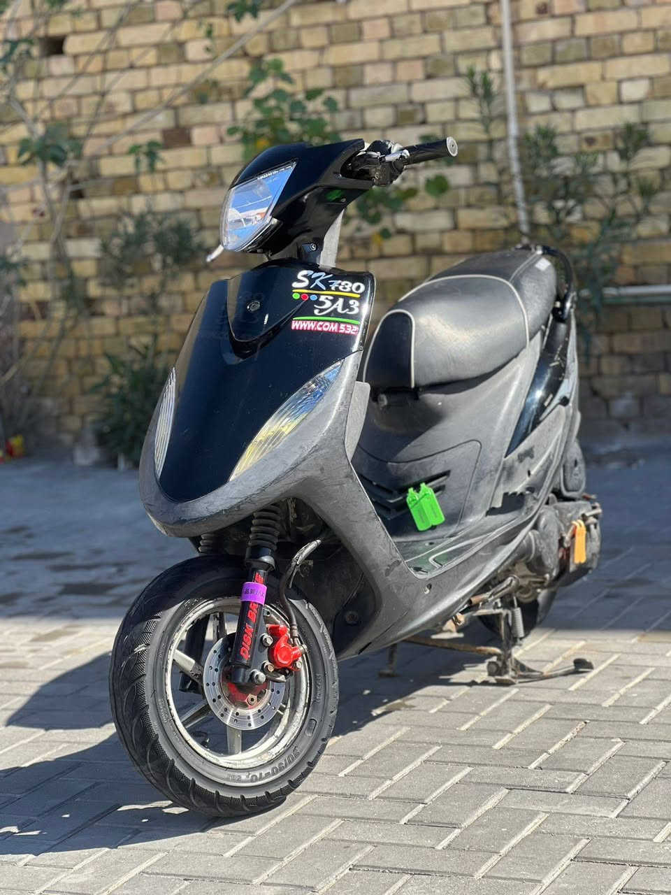 اسلام عليكم ماكس عدلة للبيع نضيفة الدراجة كاملة مكملة ما بية اي نقص بلادية كلهة من الطول للطول ختم واحدة وية المكينة  ويالة نجمة بلاديات مو تجاري مكينة ناعمة ما مفتوحة السعر مليون و١٥٠  رقم الهاتف *********** العنوان البصرة ياسين اخريبط
