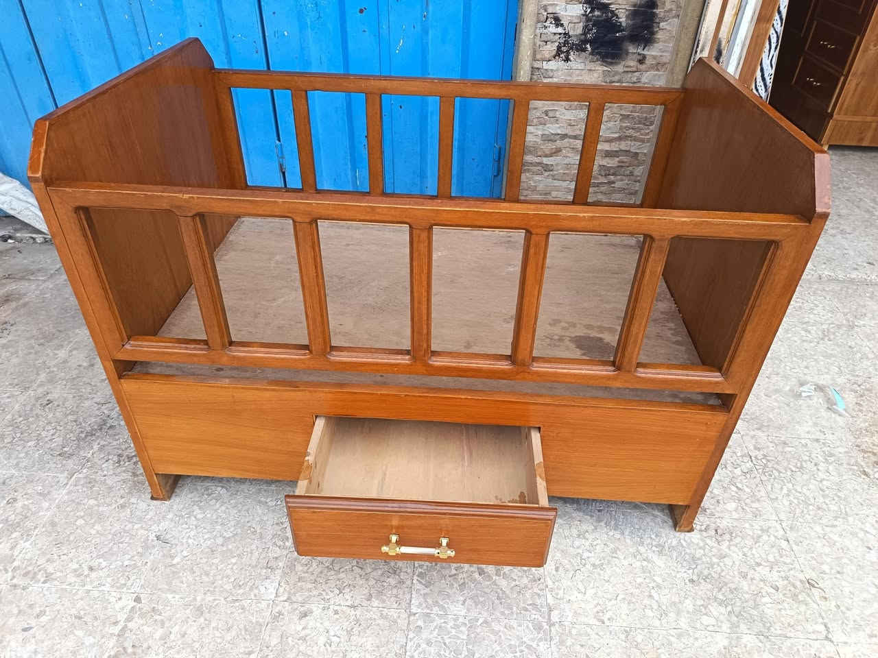 تخت طفال نظيف جدا شغل توصي اخو الجديد
🔴عرض خاص السعر 75الف 🔴
العنوان الحدباء خلف مرطبات البحرين مقابل افران زينب الرقم ***********
غير متوجد على الفيس
مستعدون لشراء الغرفه و الكناتير
