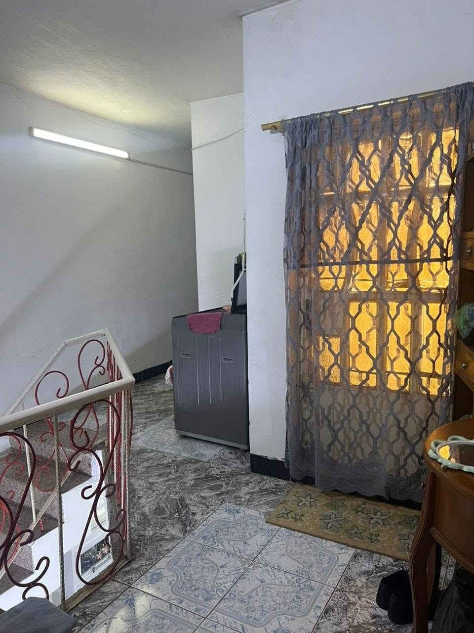 السلام عليكم بيت للبيع المنطقة رئاسة المعلمين محله٧١٣ خلف مركز الشام الطبي المساحه ٨٣ وربع مدخل واحد بناء٢٠١٤ طابو صرف ثلاث غرف نوم الاستقبال والطرمه والحمام مجدد الكاشي مالته جديد وهذه الصور تفاصيل رجاءا لاتدخل تعامل وتطلع اذا شراي اتصل عالرقم غير متواجد عالفيس السعر١٥٨ مليون وبي مجال للشراي فقط وابيع جزء من الاثاث مع البيت اذا تشتري الاتصال عالرقم ***********
