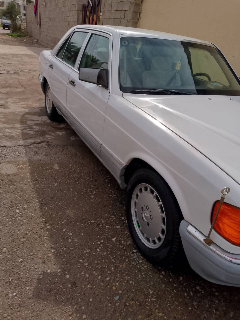 السلام عليكم مارسيداس جامبو300 موديل87 سيارة خير من الله حدادية جديد تخم تاير جديد ستنتر لك جام كلة يشتغل تبريد شغال  السعر 60 مكاني بغداد ***********
