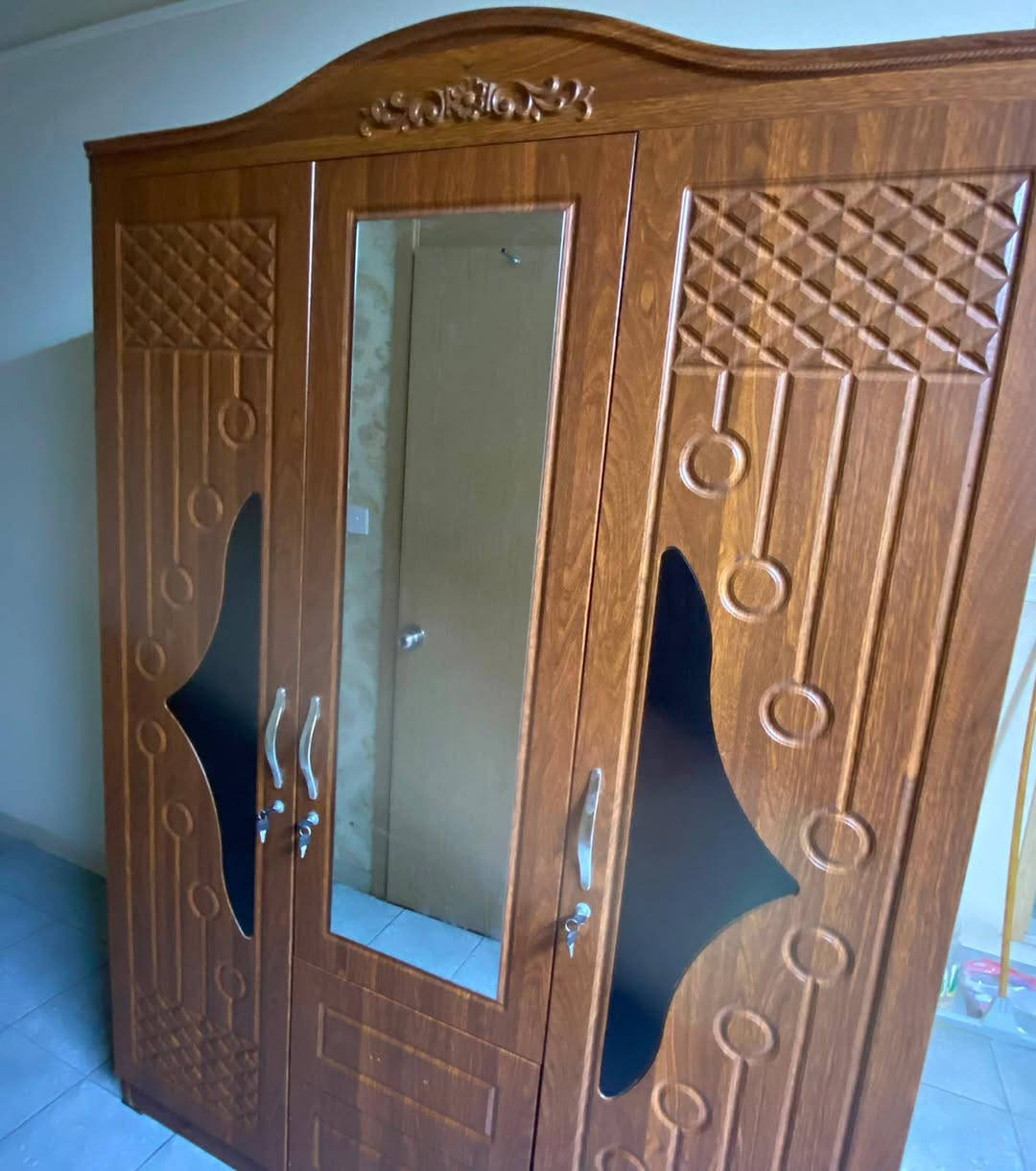 نضيف جدا بدون ضرر
سعر
100 الف
..
***********
