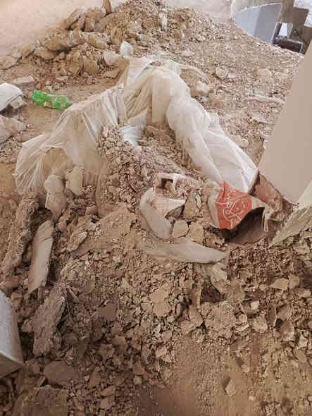 ﷽اللهم صلي وسلم على نبينا محمد
السلام عليكم
يوجد كادر عمل جميع أنواع الشغل 
1-اساس ضاهري. تصفيط بلوك +تسليح +صب
2 - اساس الحفر. + تسليح +صب 
3- تنضيف بيوت +   تسفيط بلوك + تحويل بلوك 
4- صبغ شبابيك + بوب 
5-عمل سقوف ثانوية
6 صب جميع أنواع الصب 
7 - جميع انواع التفليش + گشط 
***********
