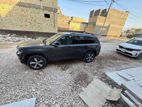 للبيع جيب لمتدد فوووول مواصفات للاخير خمسه راكب موديل ٢٤ ماشيه ٧ الاف ميل رقم شهداء به وكاله عامه مداور  خمس كاميرات  ثلاث شاشات رادارات خلفيه واماميه  حساسات خلفيه واماميه فور ويل بدون فتحه  حادثها جانبي جاملغ وباب سايق  مبدلات نفس اللون  وباب خلف السايق مصلح نفسه علما ان جميع الايرباكات سليمه  السعر 280 ورقه وبيها مجال بسيط للطلب والاستفسار يرجى الاتصال على الرقم 
*********** ديوانية
