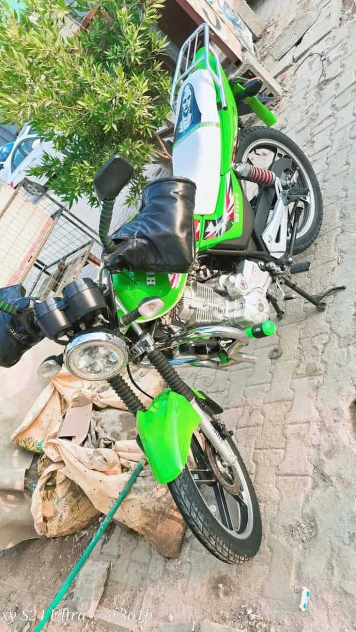 البيع دراجه هيوشه موديل2023 مرقمه بعده حيل نضيف وجديد سعر مليون 650 وبي مجال قليل رقم ***********
