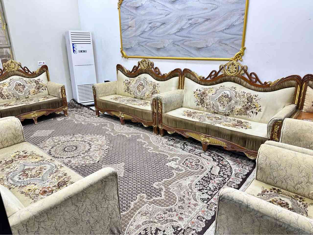 السلام عليكم تخم و نصف للبيع 14 مقعد نضيف جدا شغل درجة اولى ضمان 5 سنوات اخذتة جديد السعر 850 بي مجال قليل العنوان بغداد جسر ديالى الكرغولية خلف حمام الامراء للتواصل *********** بغداد, العراق
