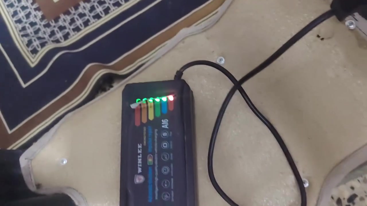 دراجة شحن R9 باب الاول
بطاريات جدد ويلي الاصلي مع شاحنه ويلي اصلي 
ب450 وبيها مجال قليل 
***********
