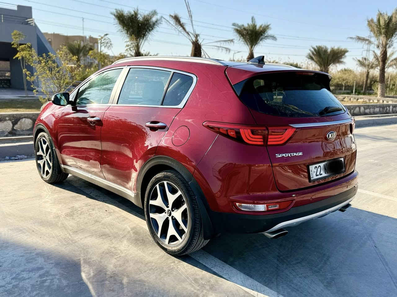 كيا سبورتج للبيع موديل 17 وارد امريكي فول مواصفات اعلى فئة بالسبورتج 
المواصفات
 *بصمة 
*بنوراما 
*لايت اصل زنون عالي ناصي +كشاف
*اللايت متحرك مع الستيرن +بك لايت لد
*شاشة حجم كبير +اندرويد اوتو +كار بلي +نظام ملاحة خرائط Gps مع الرام الاصلي من امريكا
*ستيرن رياضيD+ شفتات بالستيرن
*محرك 2000 تيربو عزم كلش قوي 
*تبريد بيانو مناخ منفصل وتحكم في درجات الحرارة
*كشنات كهرباء+ جلد
*تبريد+تدفئة في الكشنات+تدفئة في الستيرن
*سستم سماعات harman kardon صوت روعة
*مرايات شفط +ترحيب عند الاقتراب
*جنطة كهربائية شفط
*رادار امامي خلفي +نقطة عمياء+تحديد مسار
*حساس امامي خلفي
بعد هواي بيها مواصفات
رقم اربيل دولي بأسم شركة تريد تحويل او وكالة سنوية لل29 حادثهامن امريكا فقط بارد بداية الجاملغ  الامامي وبالعراق صبغ الباب والدور مال الجاملغ الخلفي السعر 145 وبيها مجال 
مكاني نجف جسر الامام علي 
***********
