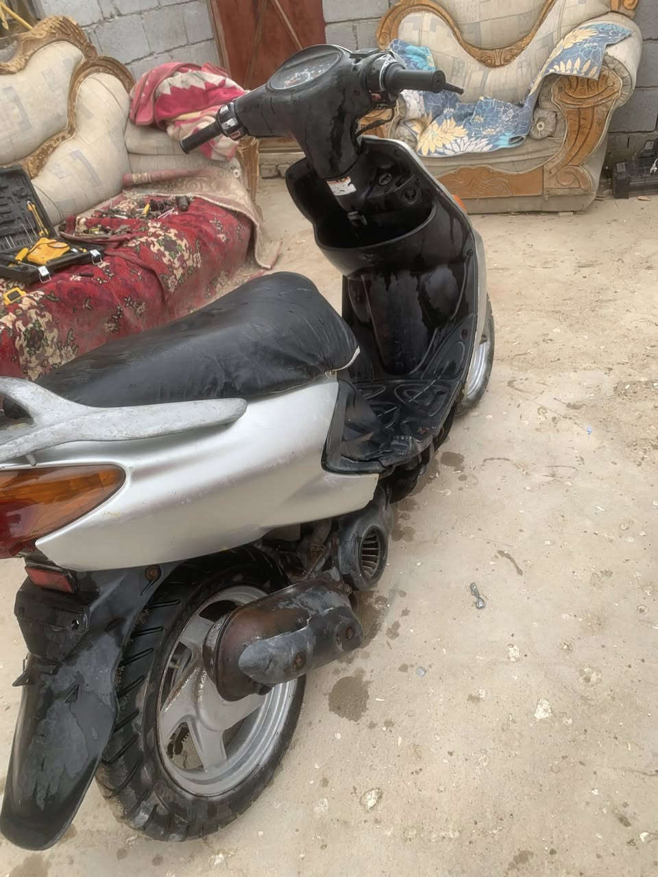 سلام عليكم ياماها اكزز 100كهرباياتها  شغاله سلف شغاله ما ناقصها شي بس الكزوز مو مالها مكينه ما مفتوحه رايدها ب 400وبيها مجال الشراي وذا اكو ساسوكي مراوس وينطيني فرق


**إذا كنت صاحب هذا الإعلان وتريد حذفه لأي سبب، رجاءا أرسل رسالة إلى الدعم الفني**