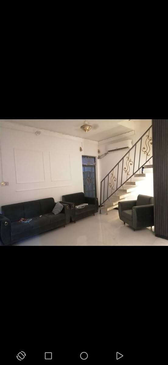 دار سكن) ١٢٠ حي الزيتون شارع ١٥ ثالث بيت عن شارع العام موقع ممتاز ٢ غرف نوم صاله استقباله مطبخ السعر خاص او الاستفسار ***********
