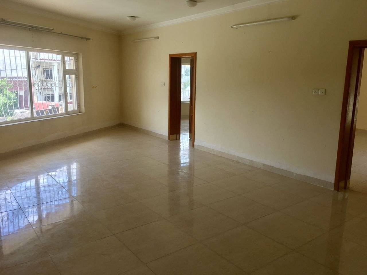 طابق ثاني للايجار مساحة 300 متر يحتوي على غرفتين نوم وصالة واستقبال ومطبخ وصحيات العنوان شارع القدس خلف حلويات زيزفون السعر 500 الف للاستفسار الاتصال على الرقم ***********
