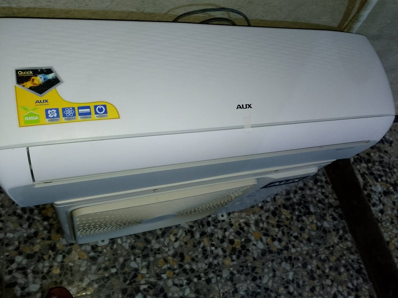 من رخصة الادمن  سبلت طن ونص  AUX غاز شركه  410  T3شرط ماداخل تصليح بي ضمان تدفية وتبريد في كربلاء الاتصال على الرقم ***********بي واتساب او تصال
