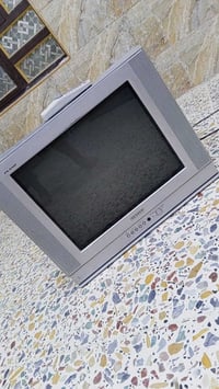 تلفزيون • شغال • نظيف