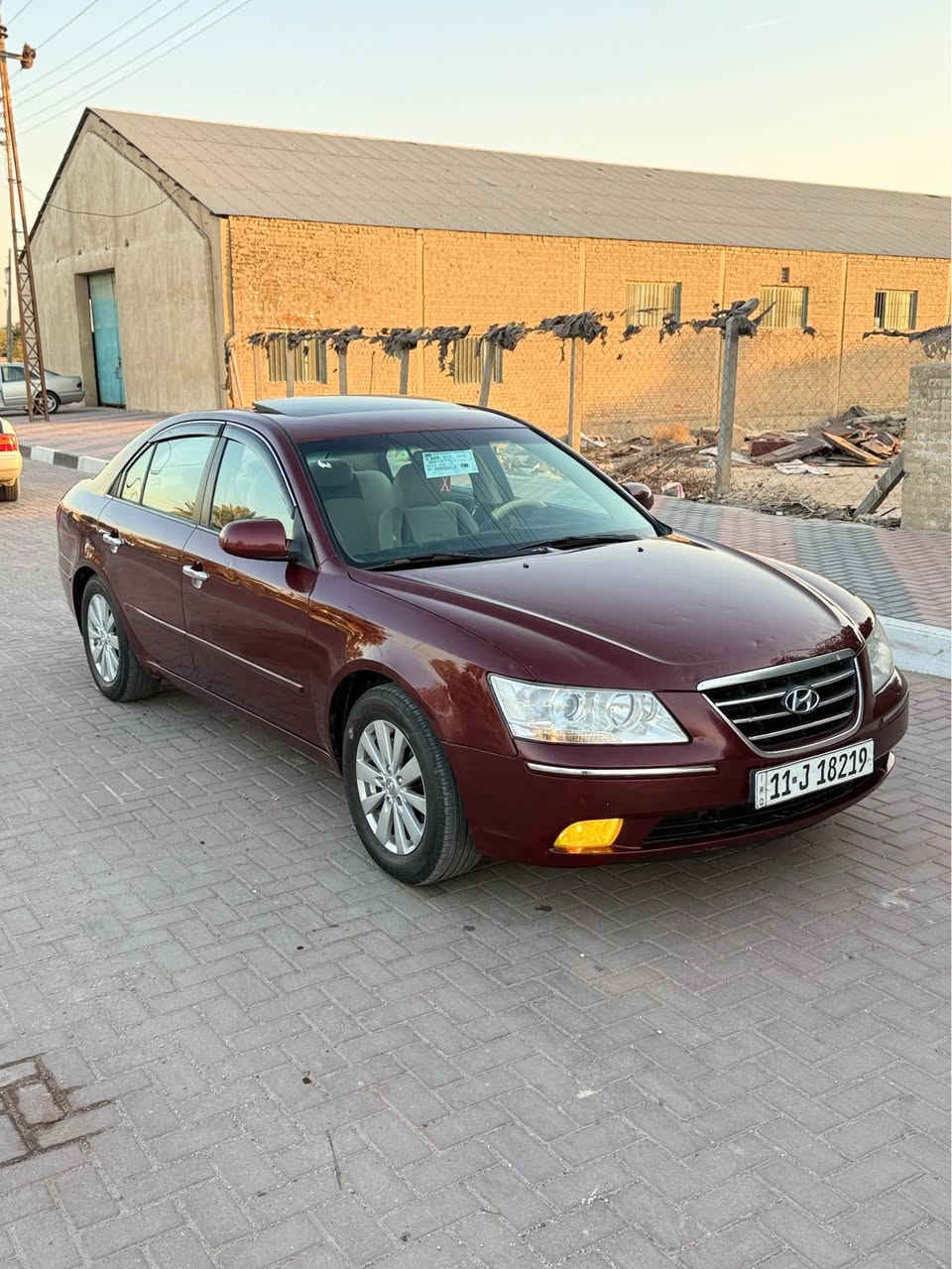 سلام عليكم هونداي سوناتا 2009 لمتد فول وارد امريكي رقم بغداد الدولي سنويا مجدد تحويل مباشر حادث جاملغ وباب بدون دواخل وبيه ٣قطع صبغ وسونار مرفق مع الصوره سيارة جاهزة فول مواصفات فتحه سلايت تحكم ستيرن كشن كهربائي داخل بيجي مكينة 2400 دوش كير5 نمر مكفولات حداديه جديده تخم تاير جديد تدفئ تبريد كله شغال مكان سياره كربلاء 
 سعر 113 مجال بسيط جدا 
***********
*********** كربلاء, العراق
