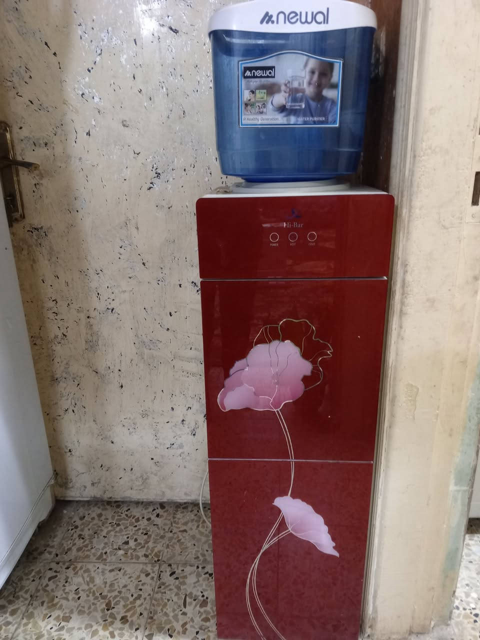 سلام عليكم براد ماء لون احمر 45والرصاصي 125مع اوفن حجم كبير مستخدم كلش قليل سعره 100اخوان البراد الرصاي وال اوفن مستخدمات قليل الشراي خاص او اتصل ***********
