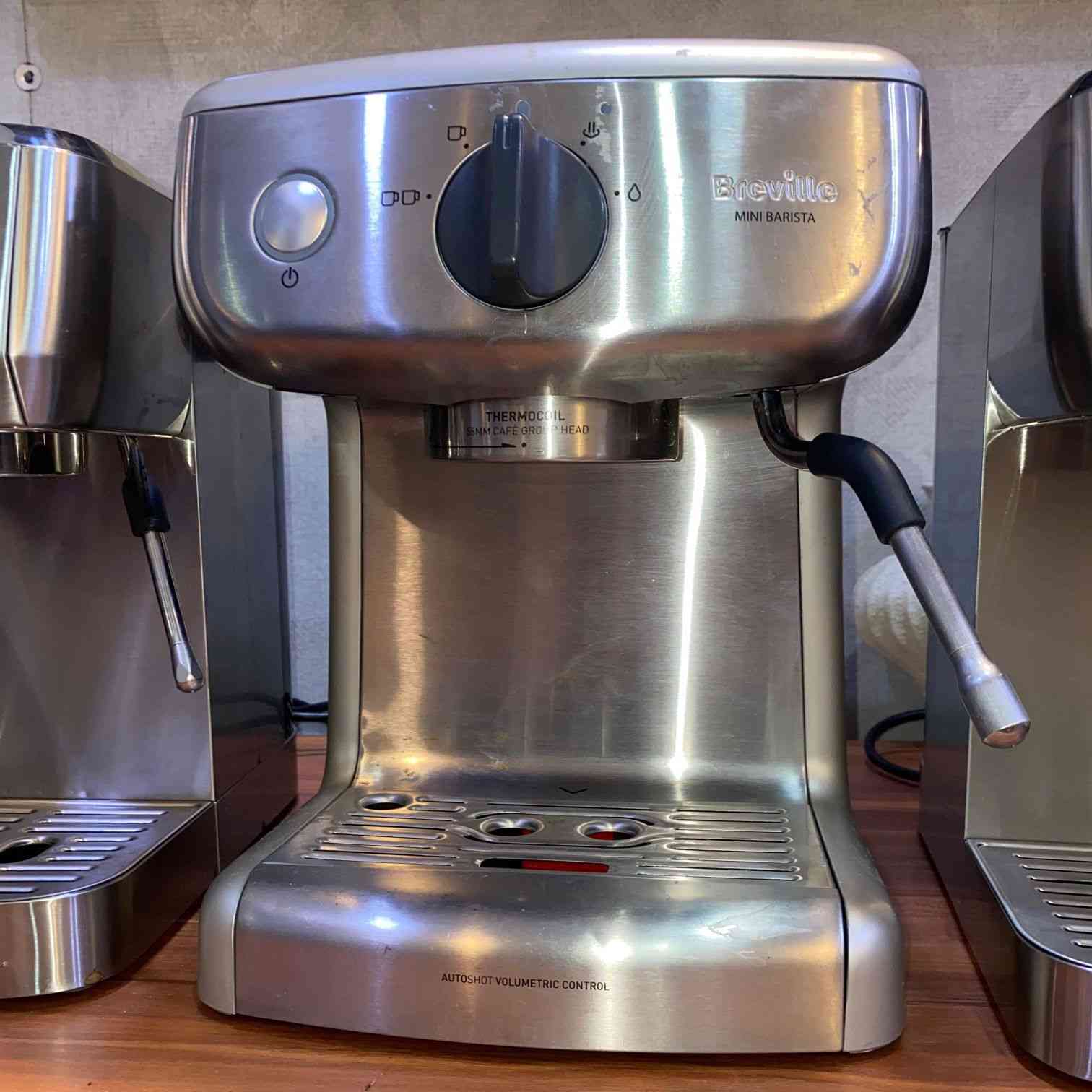 تتوفر مكائن القهوة ماركة 
Breville / Castropack
تفاصيل اكثر خاص يوجد توصيل


**إذا كنت صاحب هذا الإعلان وتريد حذفه لأي سبب، رجاءا أرسل رسالة إلى الدعم الفني**