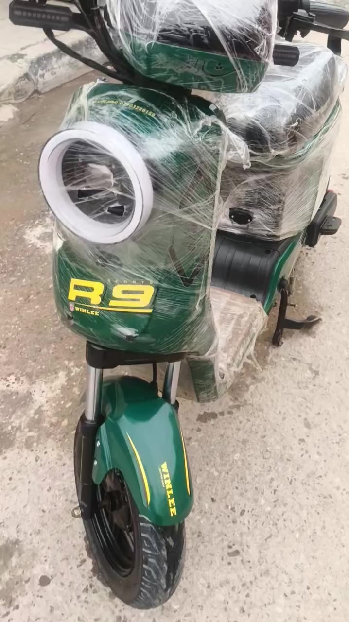 دراجه r9 موديل 2026 بطاريات 32 امبير خمس بطاريات جدد صار الهه سبوعين طلعتهه من الوكيل دراجه حلوه جاهزه نانقصهه اي شي بيهه سويجين وبصمتين وكارت السله والكفات والمرايات موجوده  السعر 500 وبيهه مجال الرقم *********** بس واتساب
