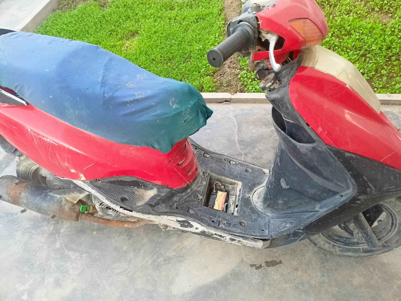 السلام عليكم
دراجة بريس للبيع طافيه عوزها ولفات
مكان الرفاعي 
سعر 175وبيه مجال
***********
