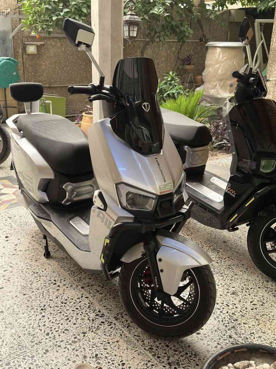 سلام عليكم 
Talig rean F73 
عندي دراجه ( ريان الصاعقه الاصليه )
دراجه جديده و نضيفه شخط مابيه 
نضافته 95‎%‎ مستعمله جم شهر تقريباً فقط 
وصل الشراء موجود 
يعني الدراجه بعده بحيله و ممستخدمه هواي 
سرعه 72 حقيقي 
ملف 2000s 
بريك الامامي دبل عنبار 
لايت رماش 
بصمه 2 و سويج 2 و بل موبايل هم التطبيق مالته تكدر كلشي اتسوي بيه
سعره رايده 1250 بي مجال بسيط للشراي 
للعلم سعر الجديده ب 1400 
مكاني بياع الشرطه الرابعه 
رقمي ***********
