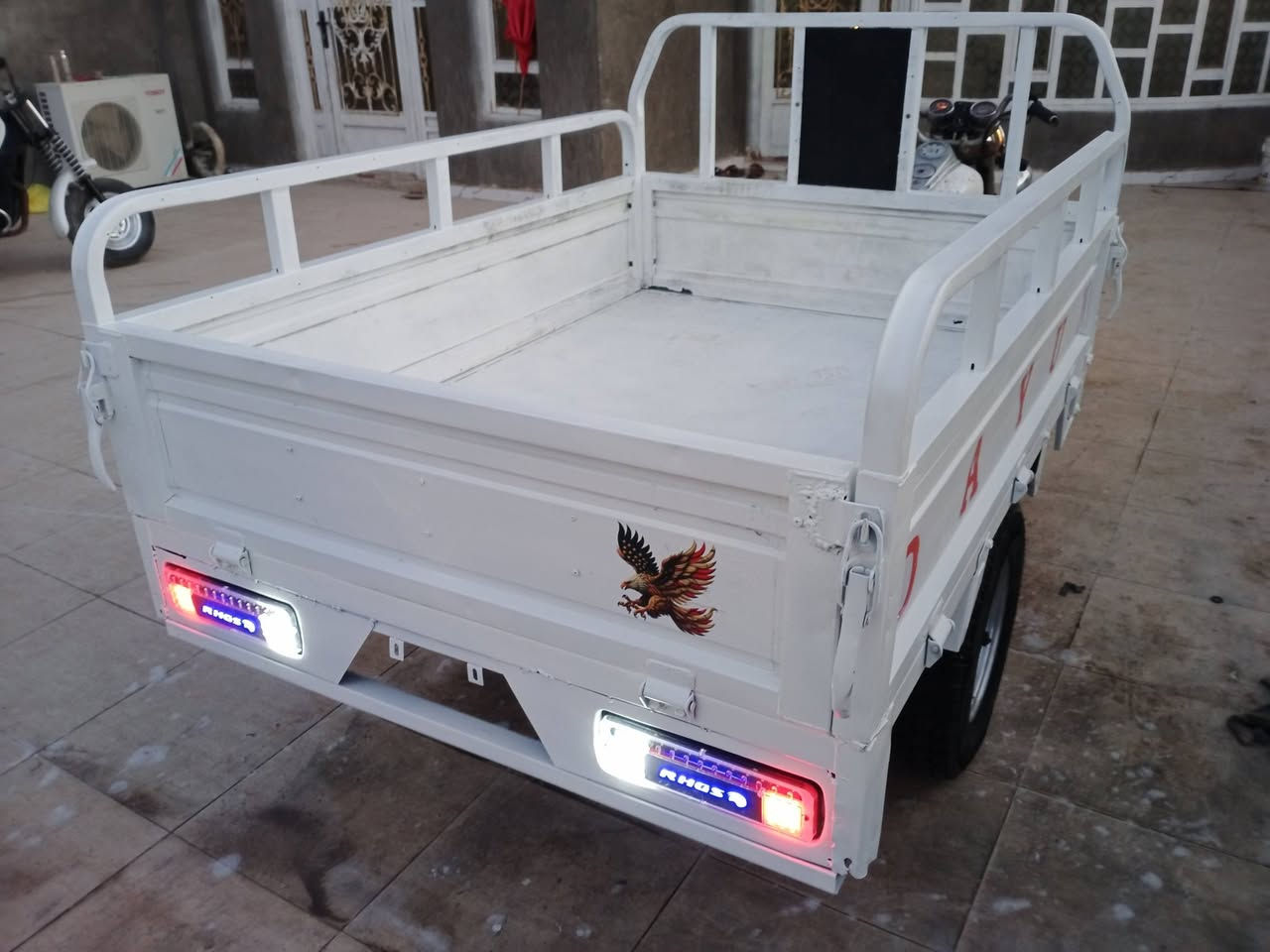 سلام عليكم ستوته للبيع موديل 2015 جديده توني معمره أوراق كامله مكينه ما مفتوحه تخم  تاير جاهزه كهربائيات شغاله مكان سوق الشيوخ السعر 1550وبيه مجال ***********
