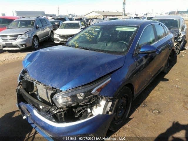 ‏السلام عليكم كيا فورتي 23
ماشية 57 الف كيلو 
قطغتين تبريد 
تدفئة ستيرن وكشنات 
قيادة ذاتيه 
تحديد مسار 
رقم بغداد 0 غرامات 
حادثها جاملغ وبنيد 
ومرجع بارد بدون حار بدون صبغ 
السعر / 153 وبيها بعد 
العنوان بغداد 
للاستفسار ***********
