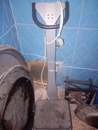 جهاز هزاز وتدليك قوي سعره ٥٠ وبي مجال الرقم ٠٧٧١٠٩٠٦٣٥٩