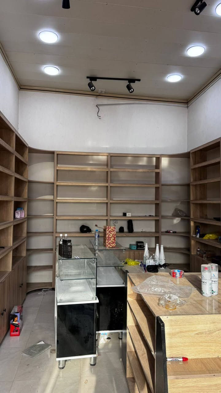 غراض محل كوزمتك للبيع للتواصل على الرقم ‎0770 705 9212
